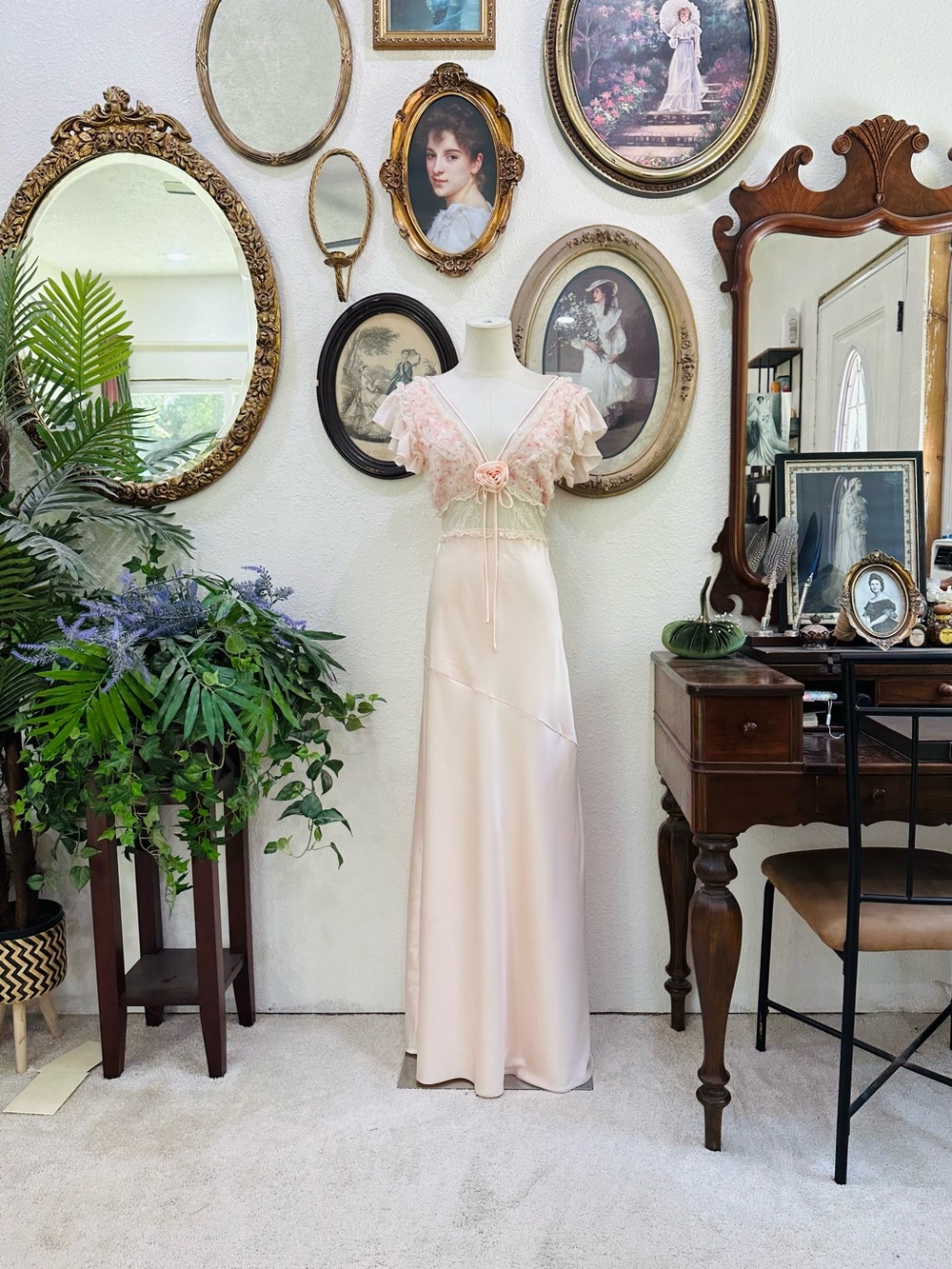 AKIRA Pale Pink Lace-Detail Maxi Dress